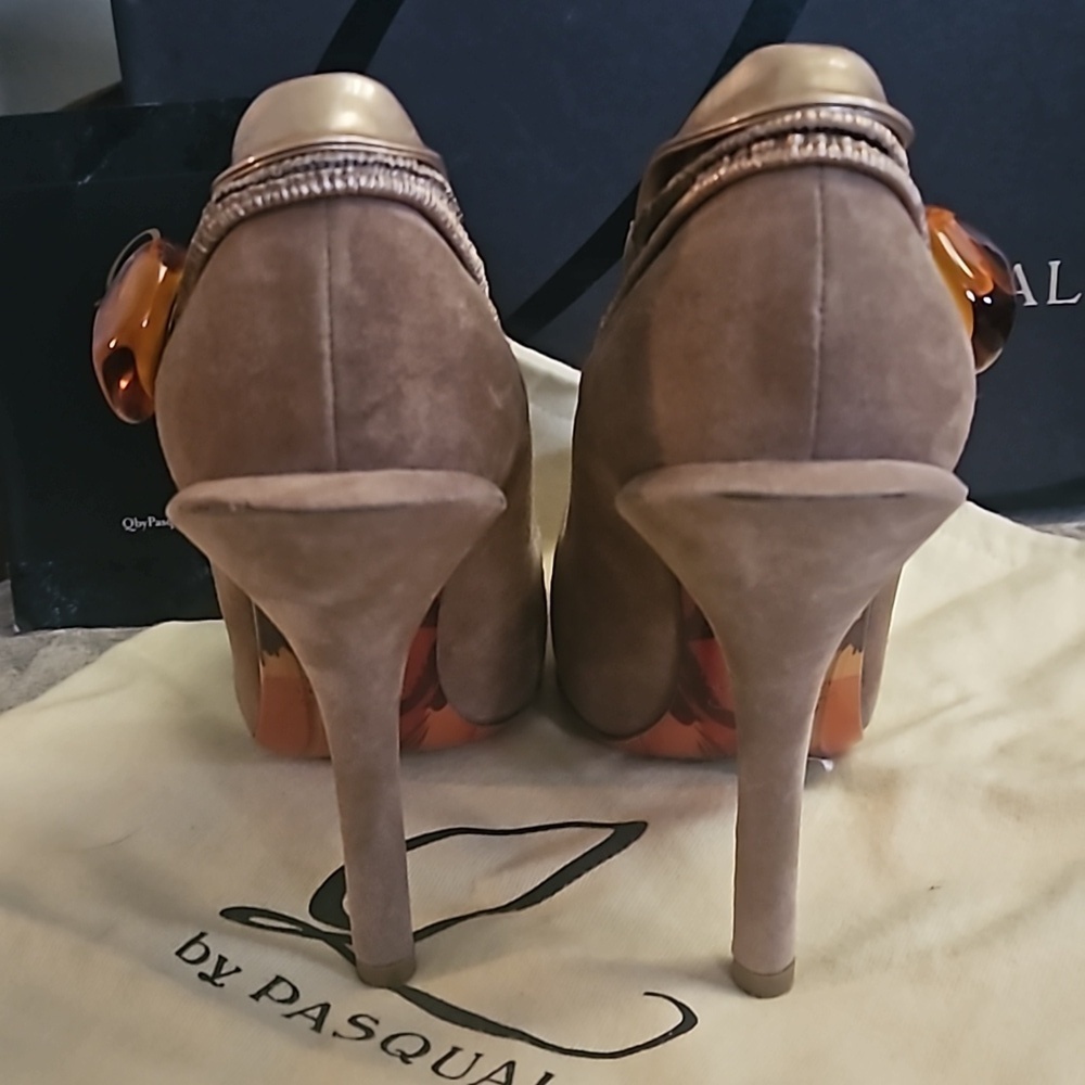 Q by Pasquale Soft Pink Suede Italian made heels size 36 NIB See Description Plz - Picture 6 of 16